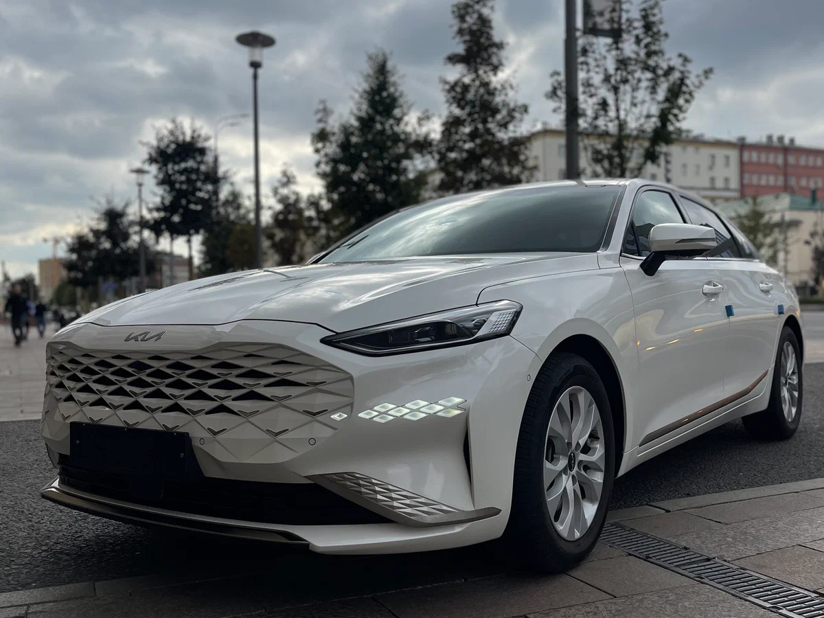 Kia обнародовала официальные фото флагманского седана K8, идущего на смену K7 (Cadenza)